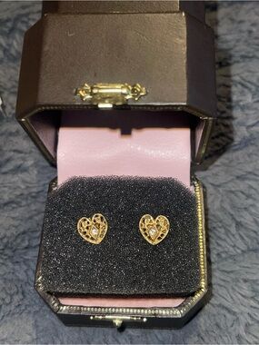 Pair earrings